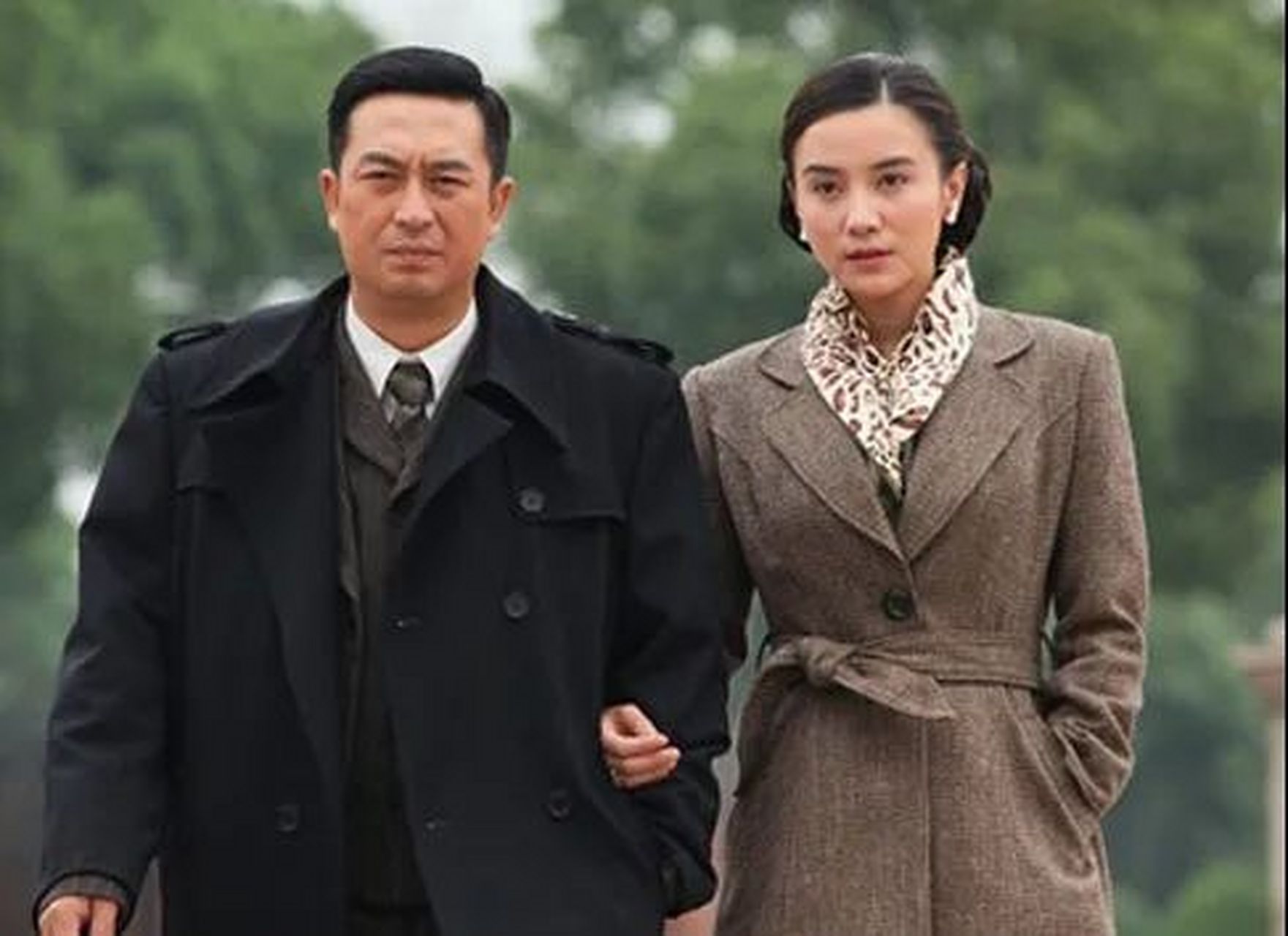 一次拍戏,张嘉译高兴的对宋佳说:"咱俩又合作了.
