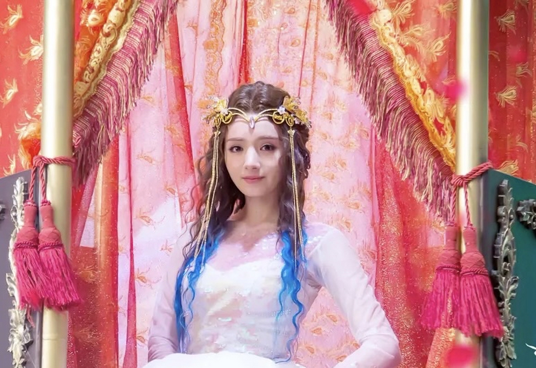 麦迪娜之岚裳,《幻城》里的三界最美人鱼公主,天性散漫,能歌善舞,爱得