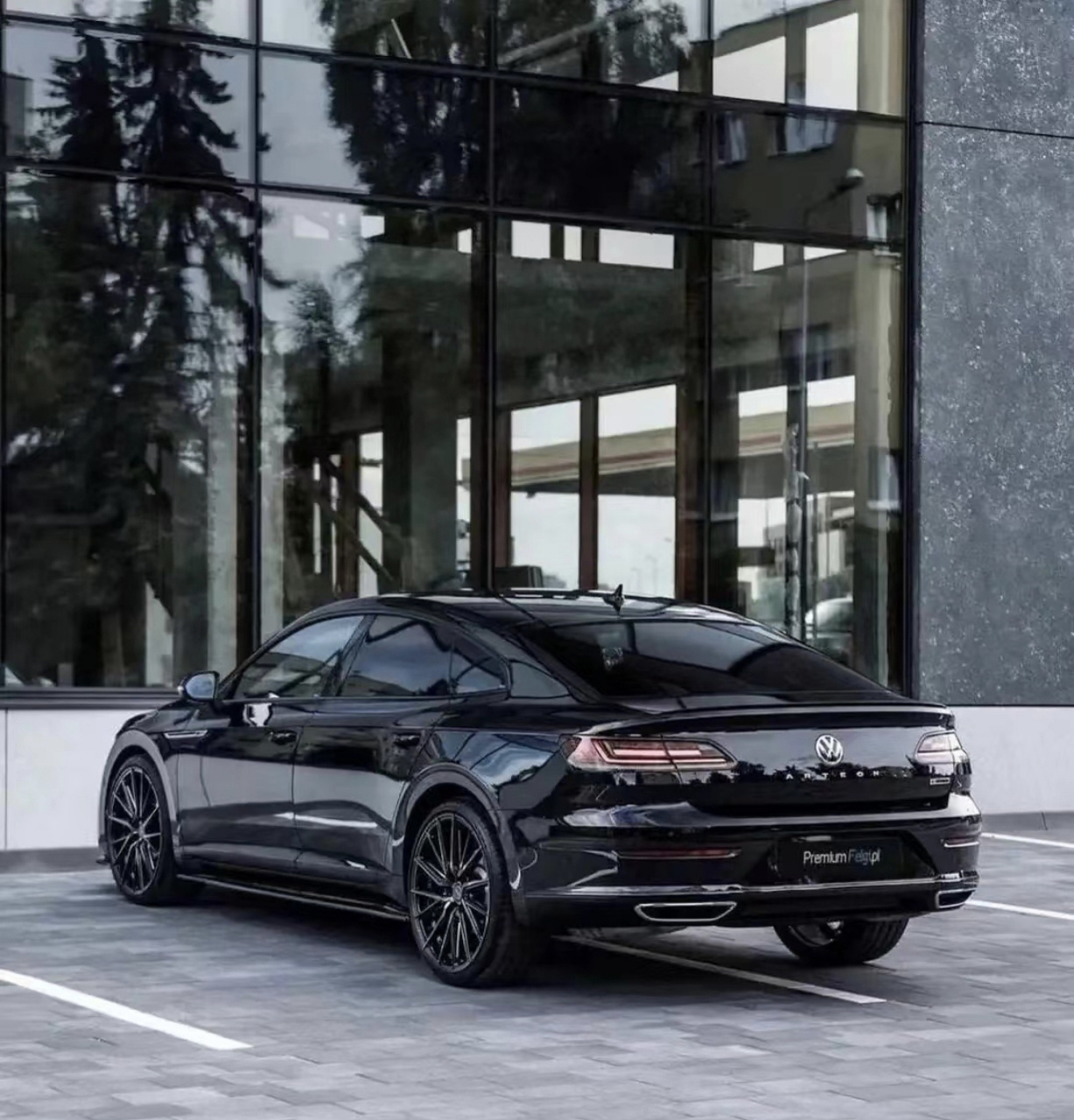 "黑武士"大众cc首曝光,气场强大,22寸锻造轮毂 2.0t,加速6秒.