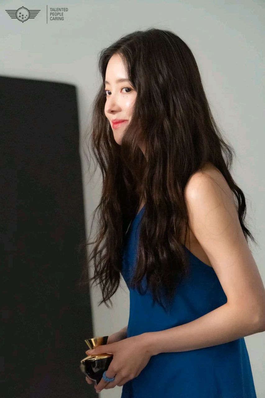 韩国女星 李世英