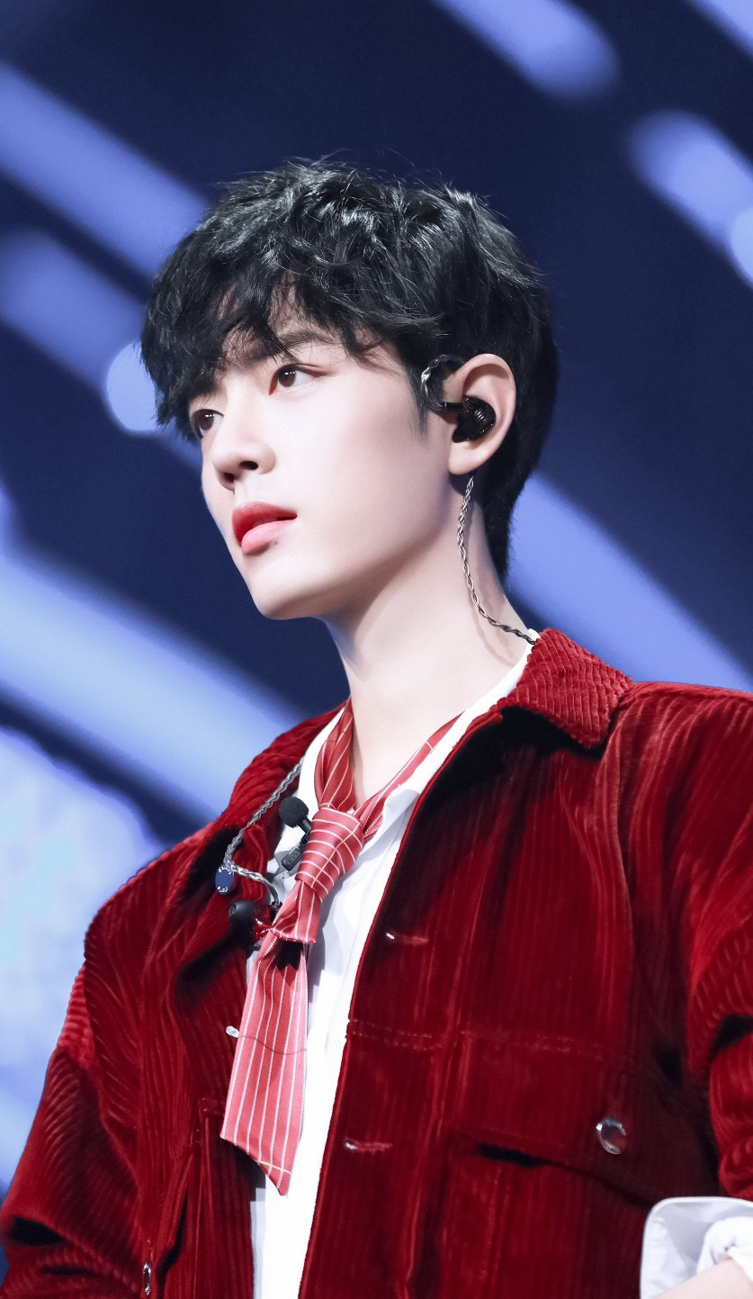 肖战《我们的歌》穿搭