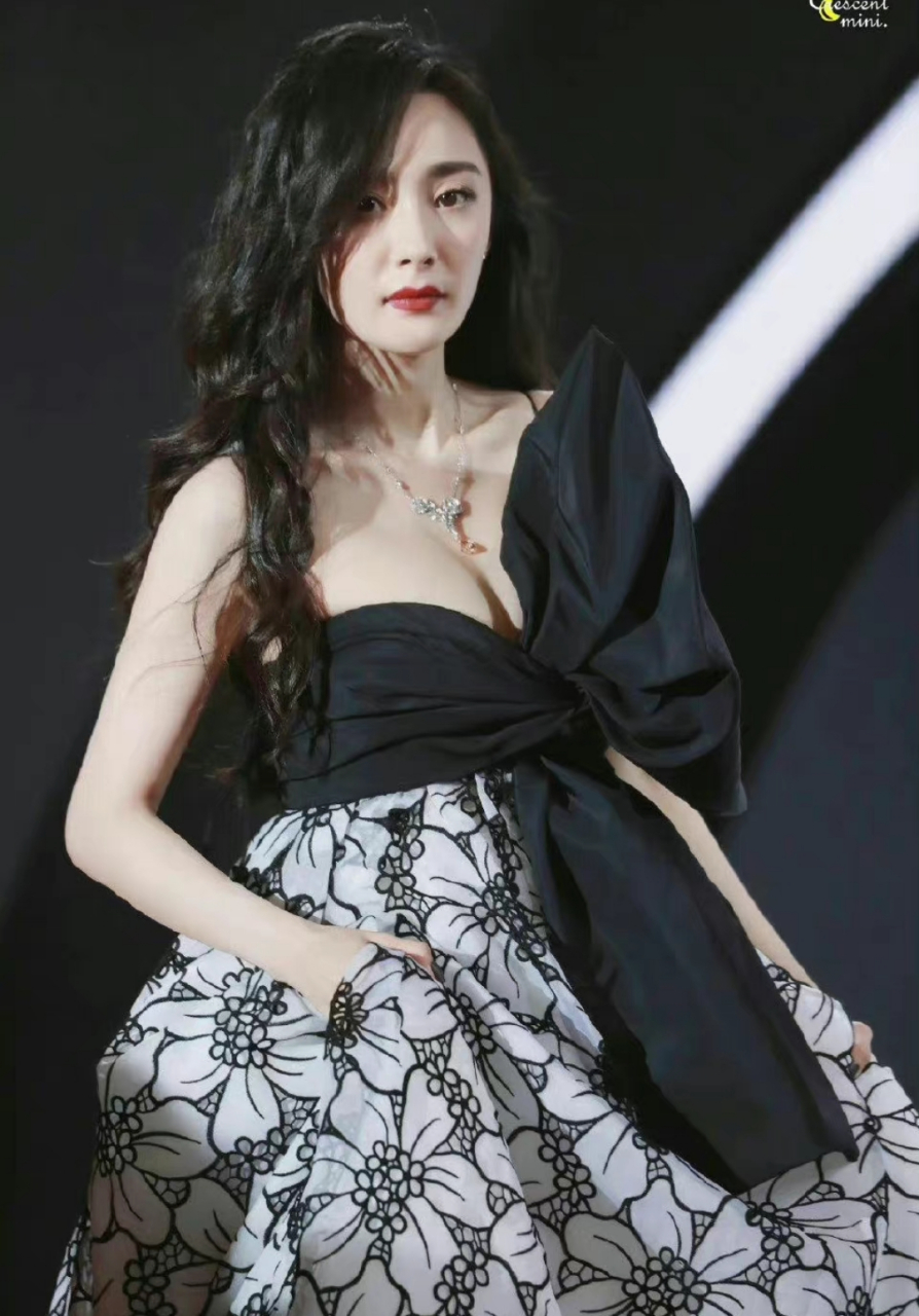 大幂幂配大蝴蝶结,很好看!