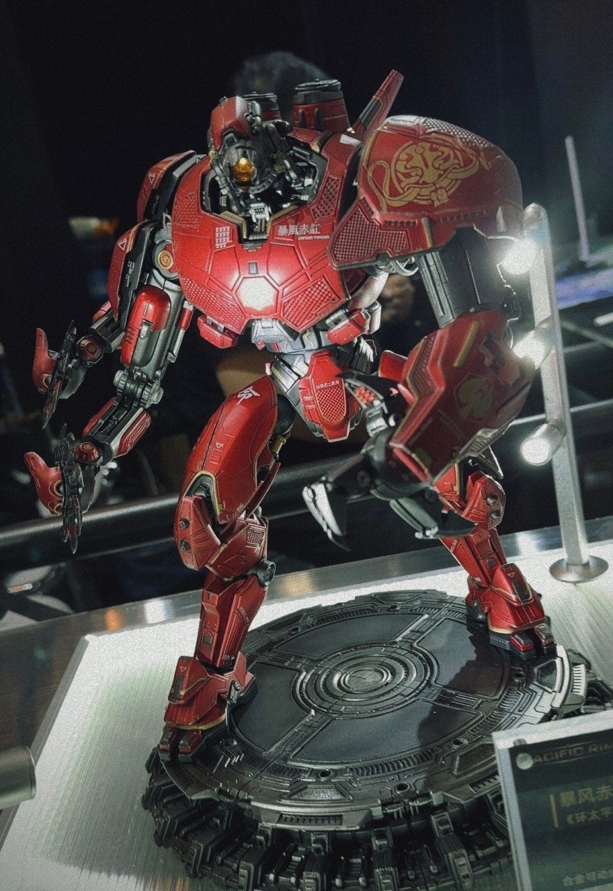 模型欣赏:重机形《环太平洋》暴风赤红机甲.
