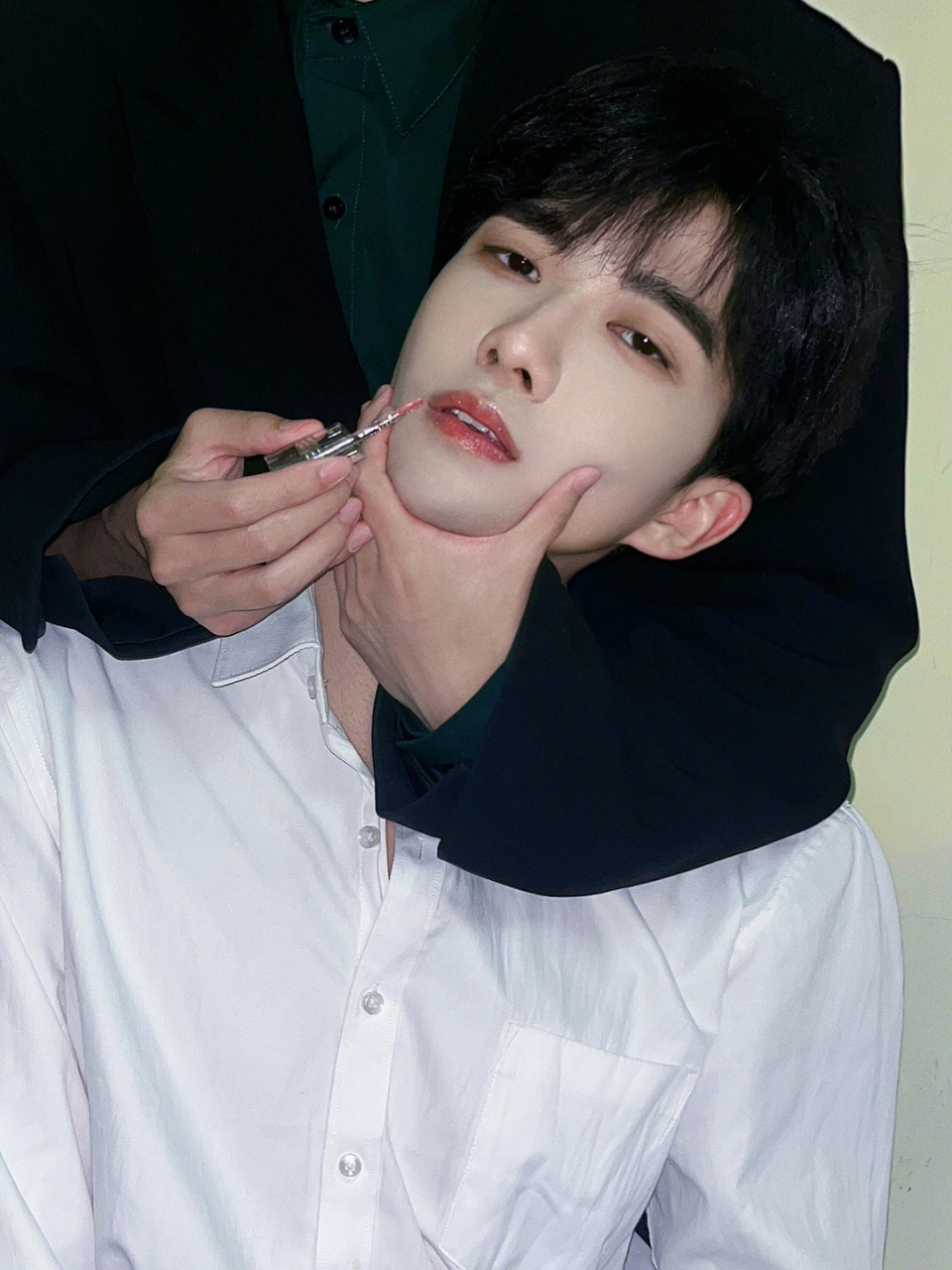 男明星不都涂口红么[awsl]