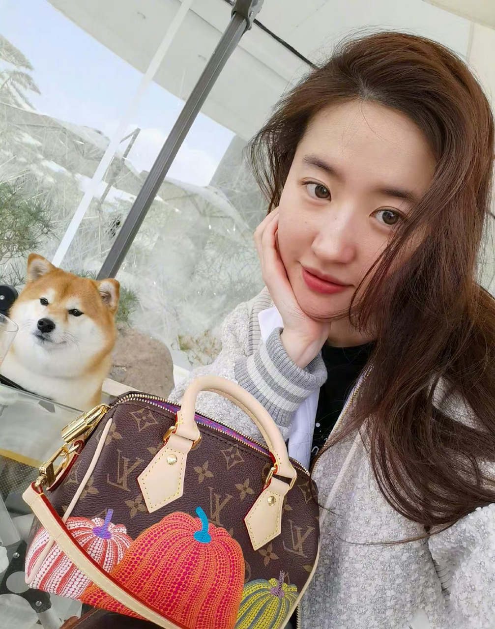 刘亦菲# 素颜自拍,清纯唯美,甜美迷人