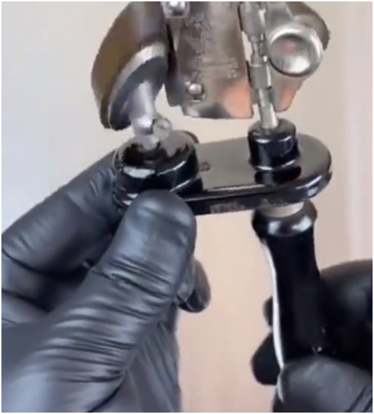 民国时候,有一种"高科技"的磨刀片器,可是现代已没有人使用了