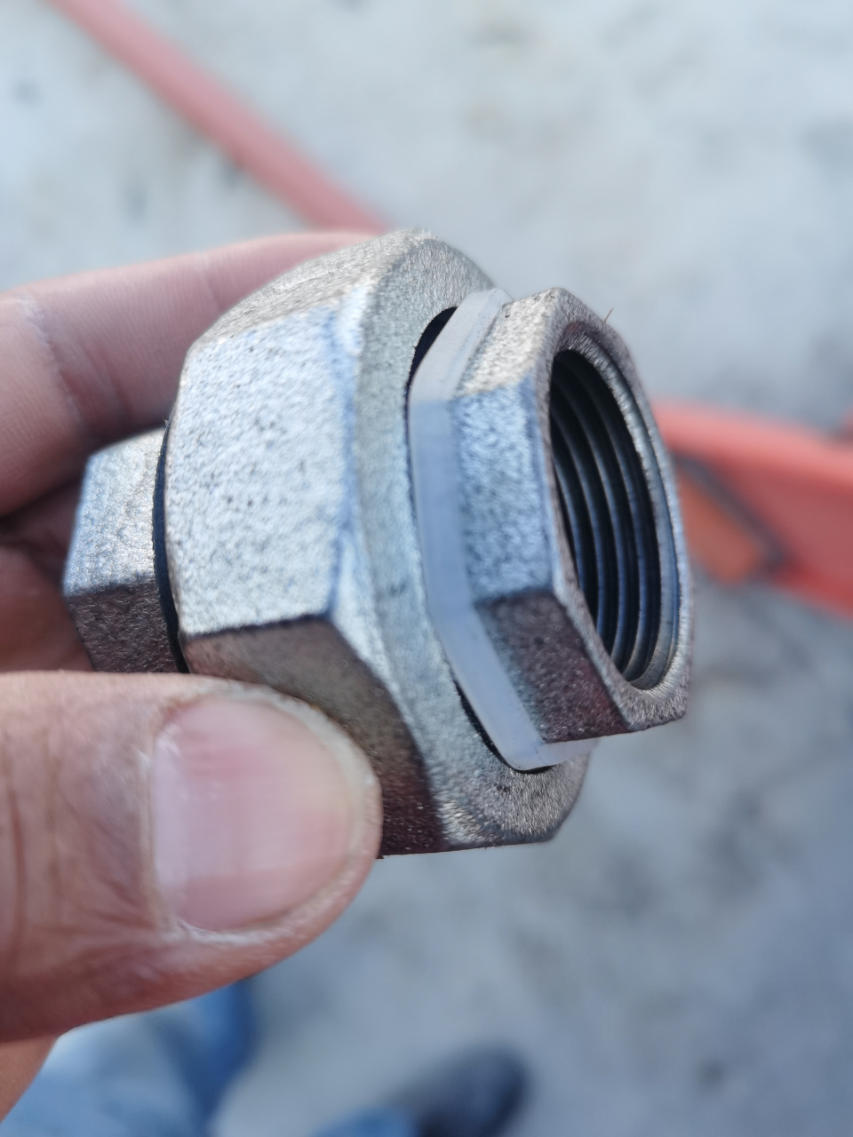 今天买了个活接,老板给一个密封圈而我想装两个,这