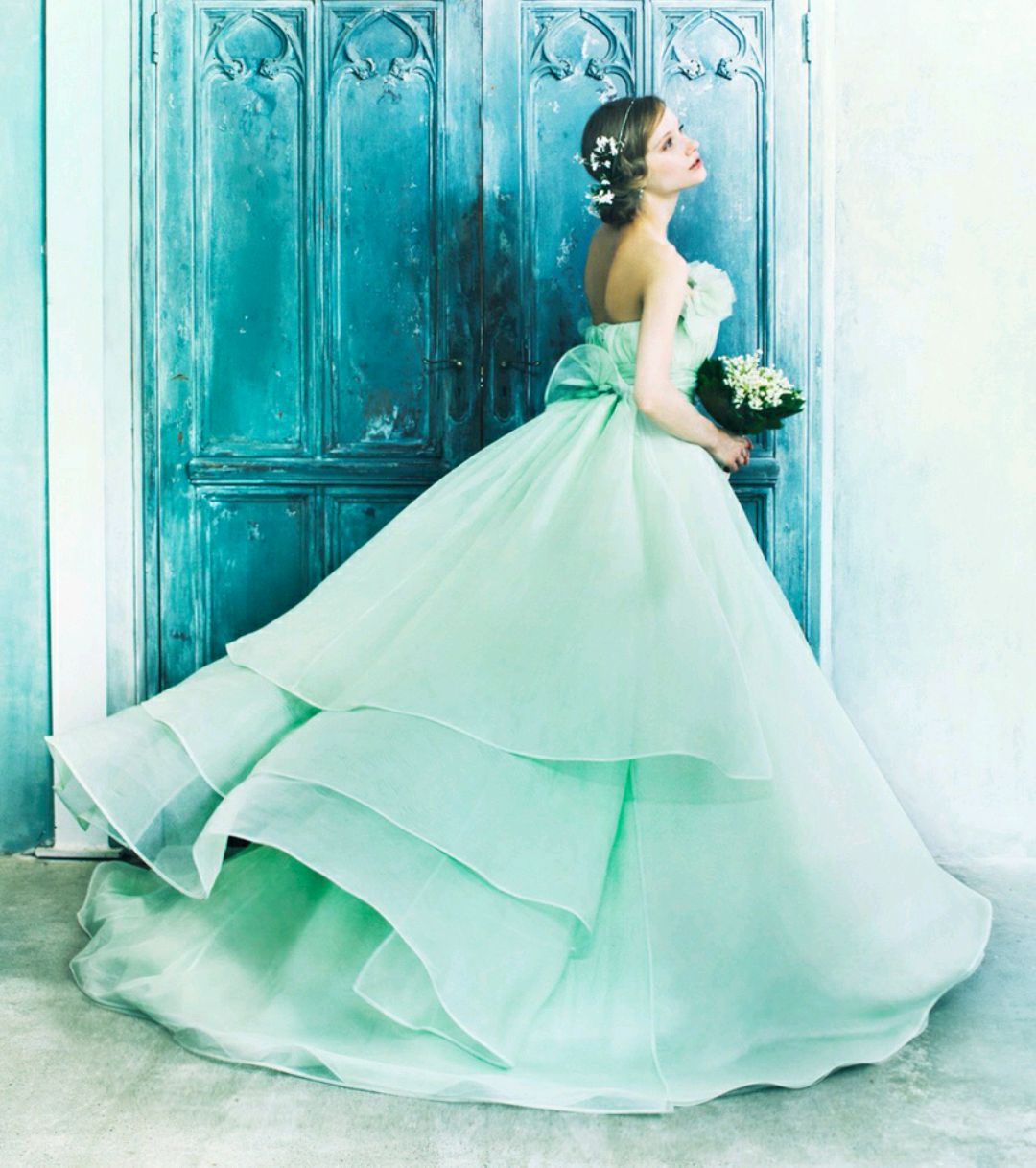 公主的梦境!这5个日本品牌的彩色花朵婚纱会让你忘记白色婚纱