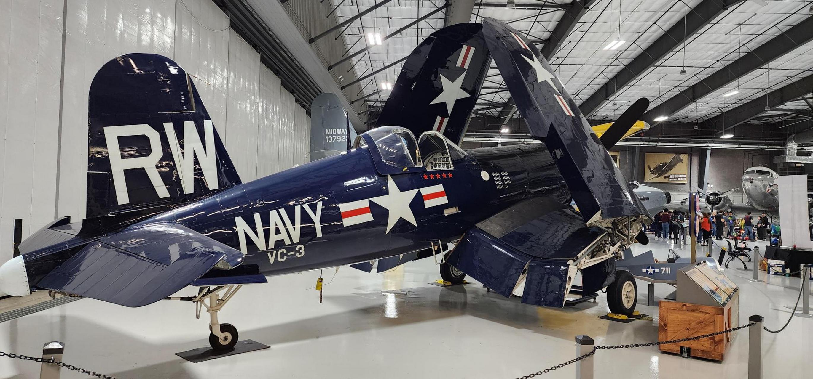 漂亮蓝色涂装的f4u-5n#军事