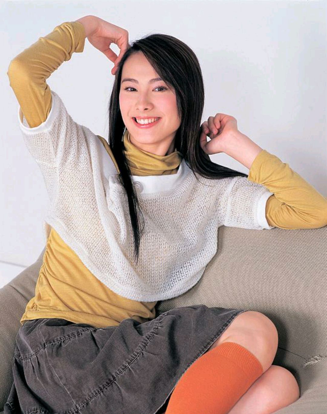 梁洛施的面相贵气逼人,生三子仍未嫁入李家,如今与儿子亲密无间