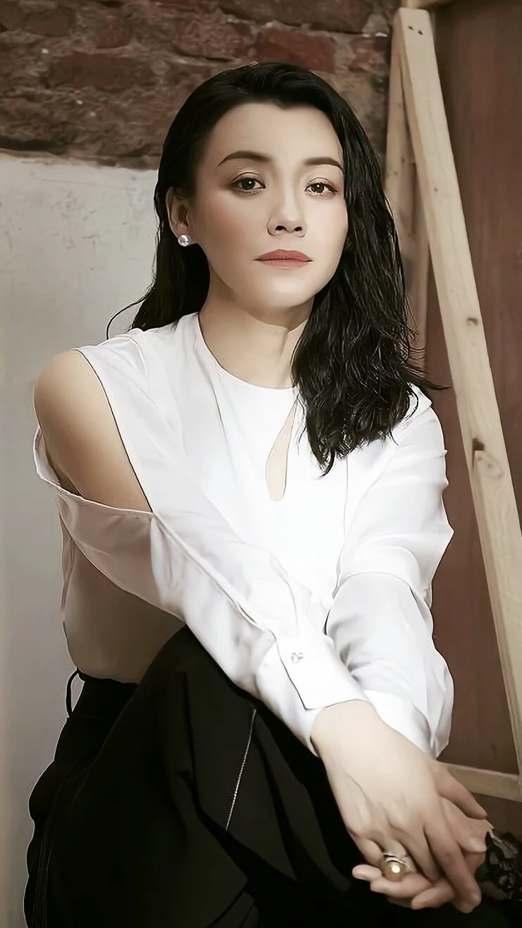 刘琳一个塑造角色特别强的女演员,精湛的实力让人忘记她的貌美