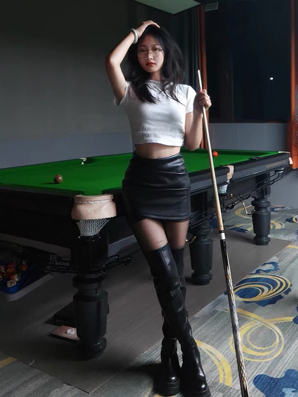 桌球美女自拍#养眼美女# #大长腿美女# #漂亮气质美女穿搭