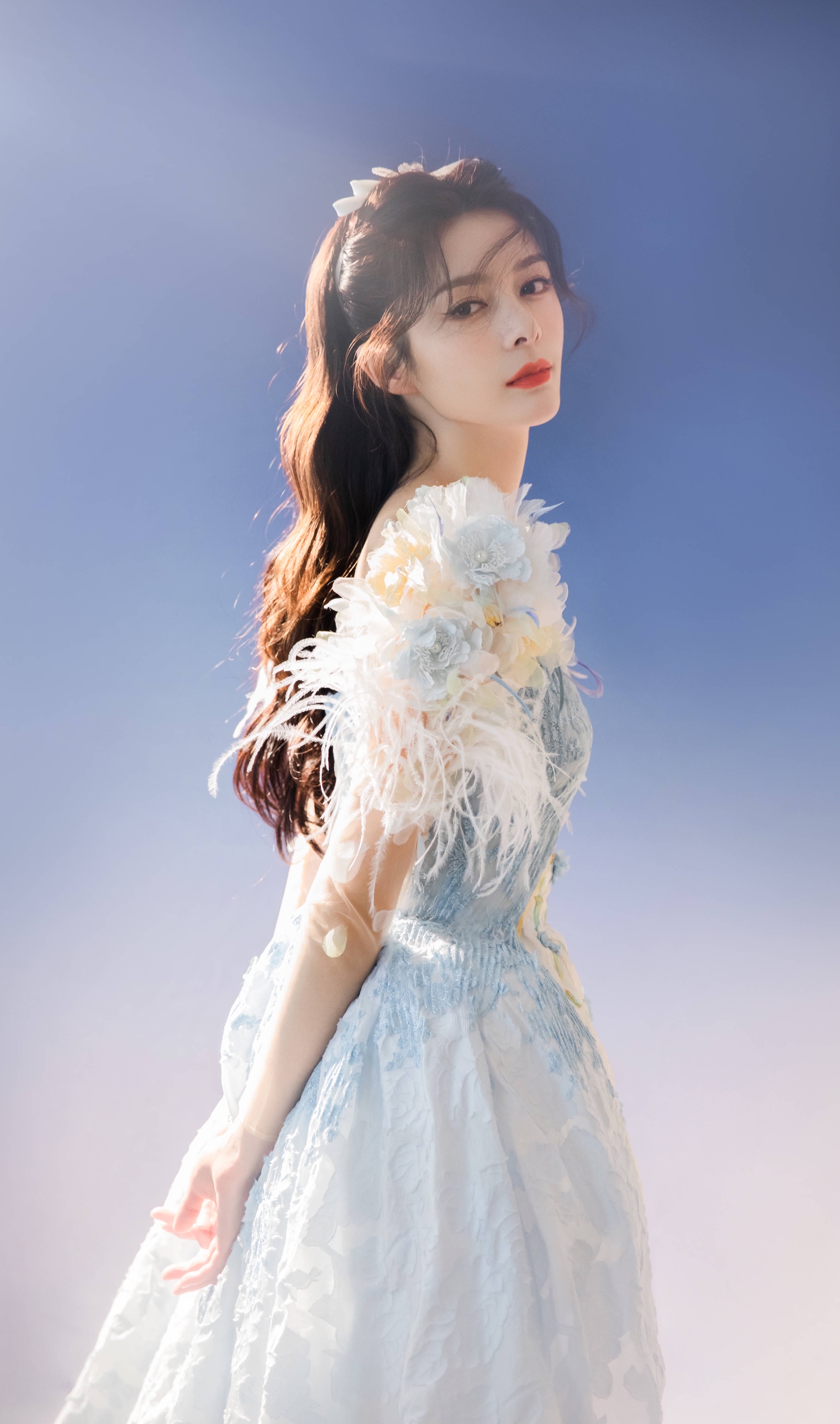 傅菁写真美图:精致干练,楚楚动人