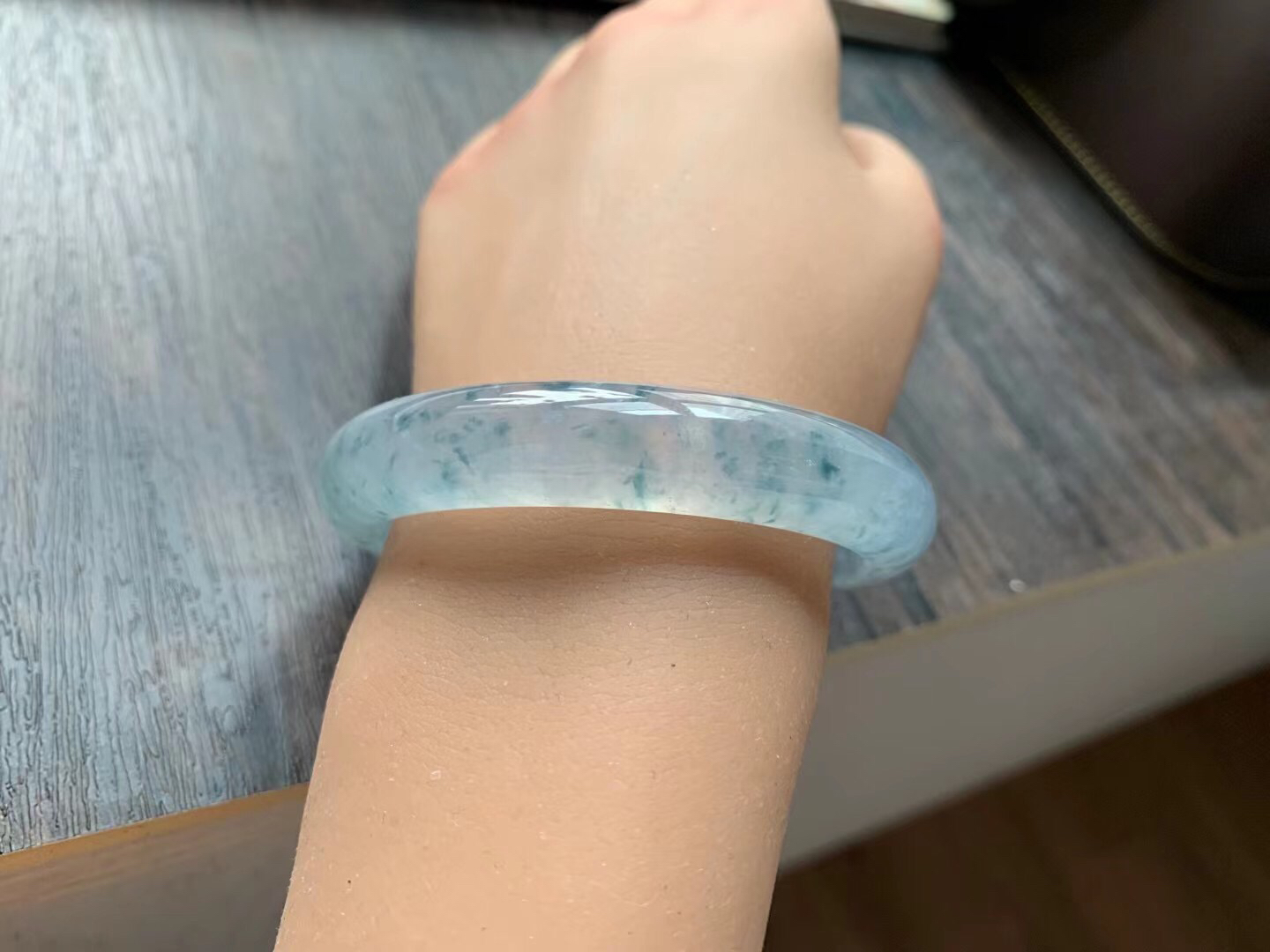 分享一只高冰蓝贵妃翡翠手镯