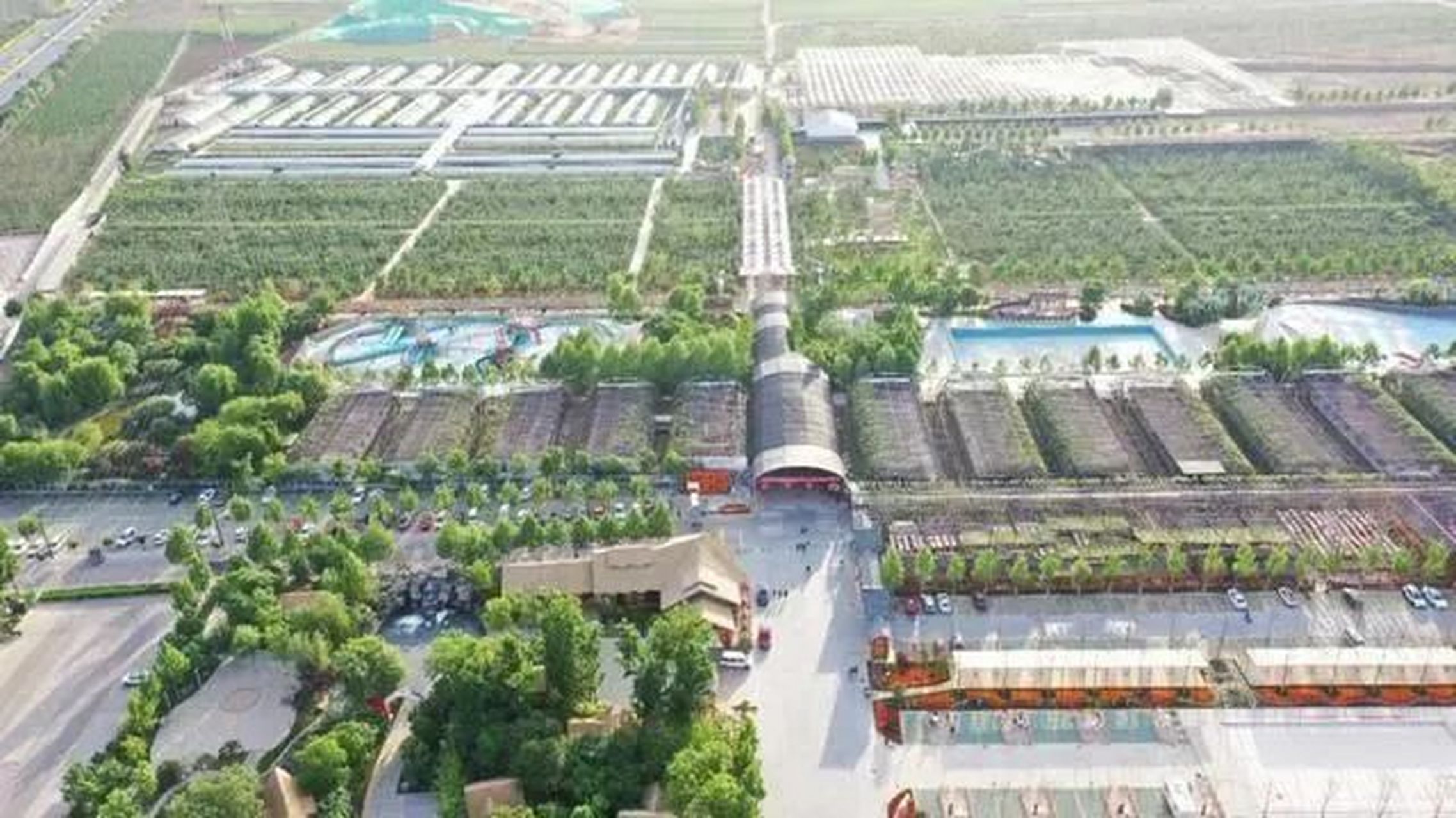 唐山西那母生态旅游度假村是集采摘,餐饮,观光,休闲,度假为一体的生态