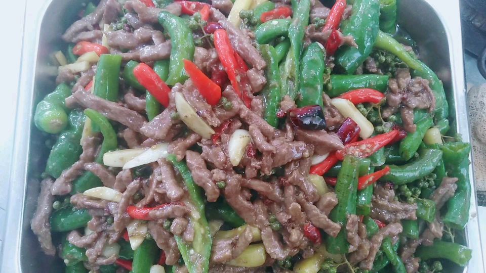 食堂大锅菜花椒牛柳这样做麻辣鲜香,牛肉嫩滑一点都不才