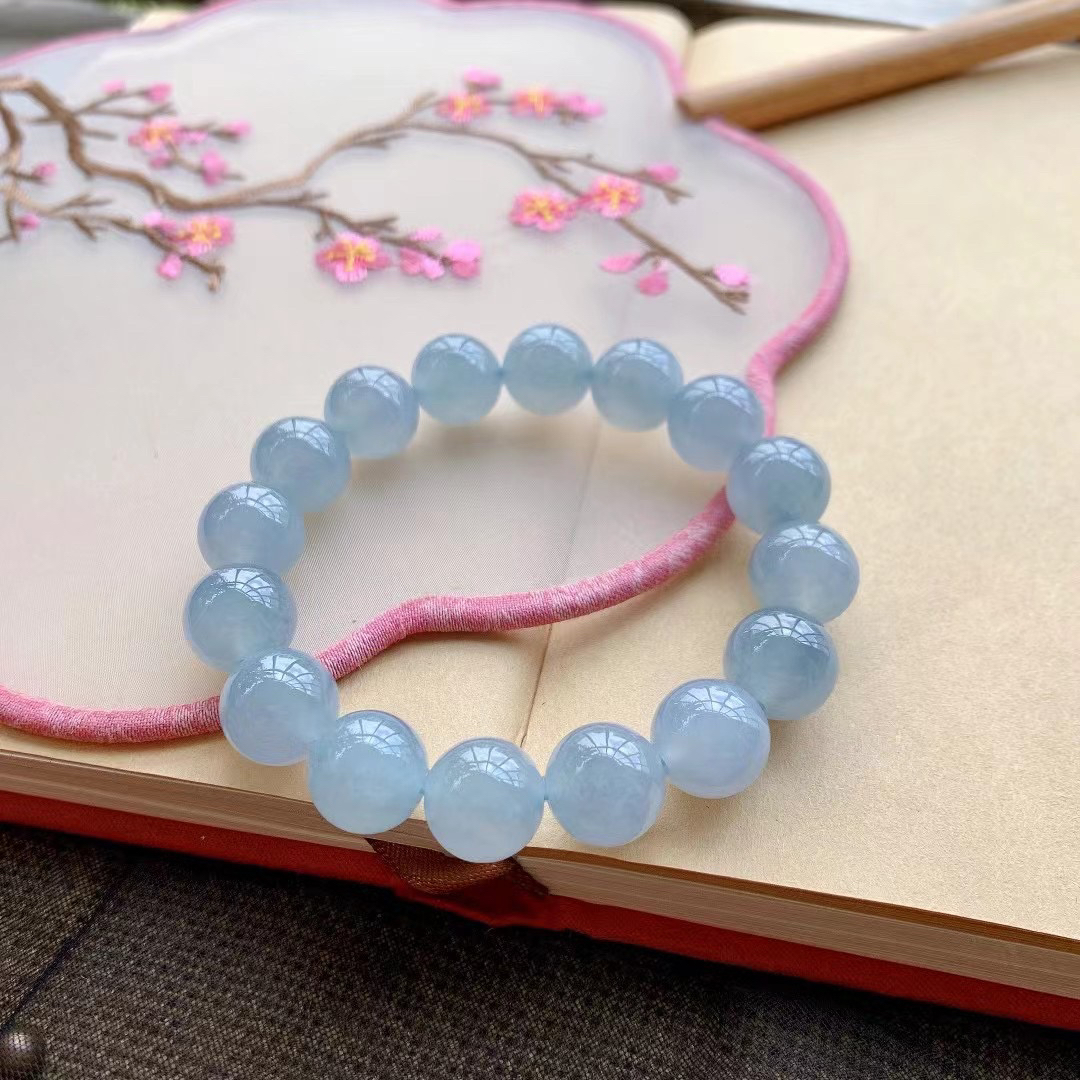 天空蓝冰种翡翠手串 13.