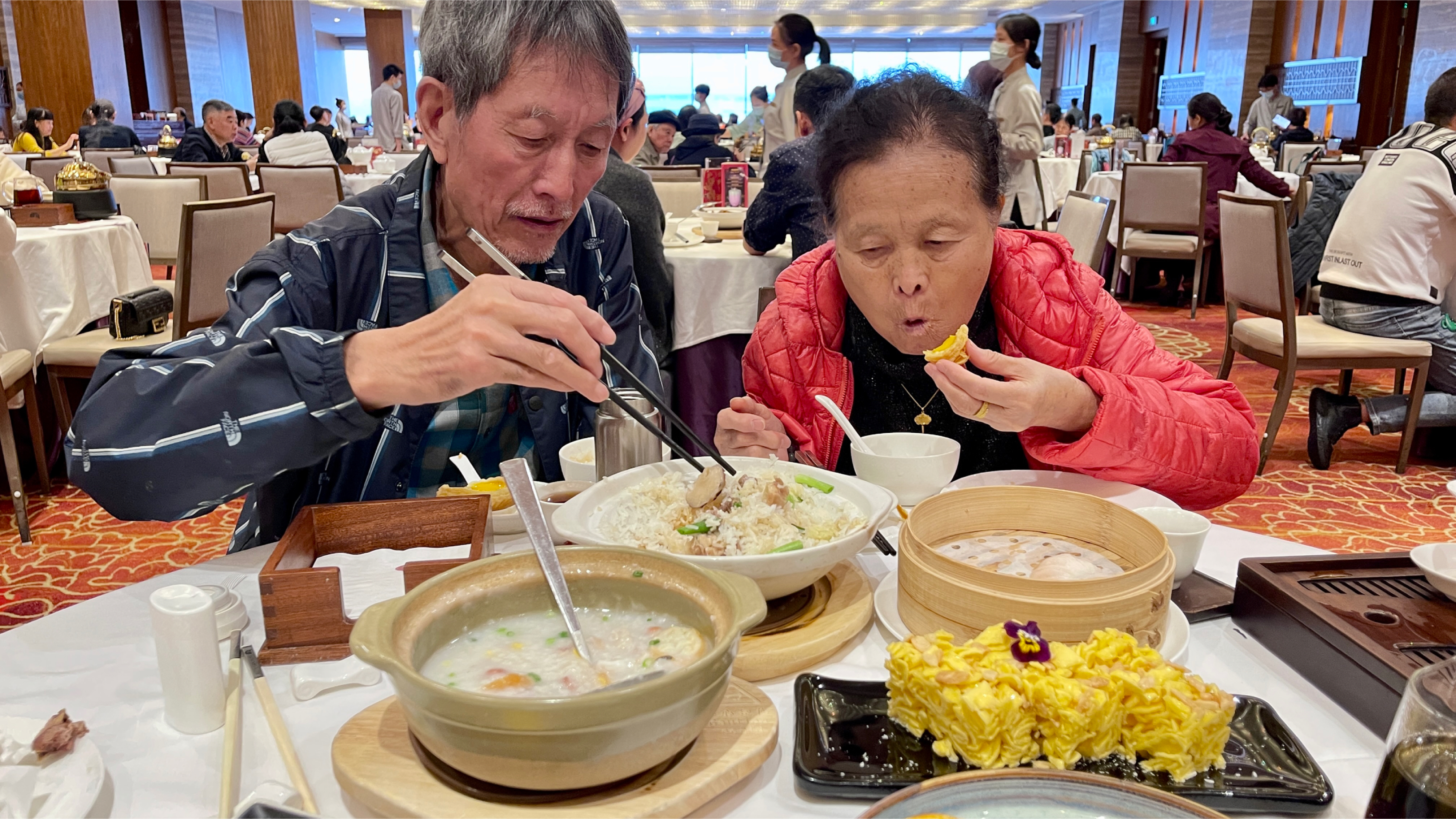 和爸妈在广州白天鹅宾馆饮早茶,消费606元,沙琪玛还是那么好吃