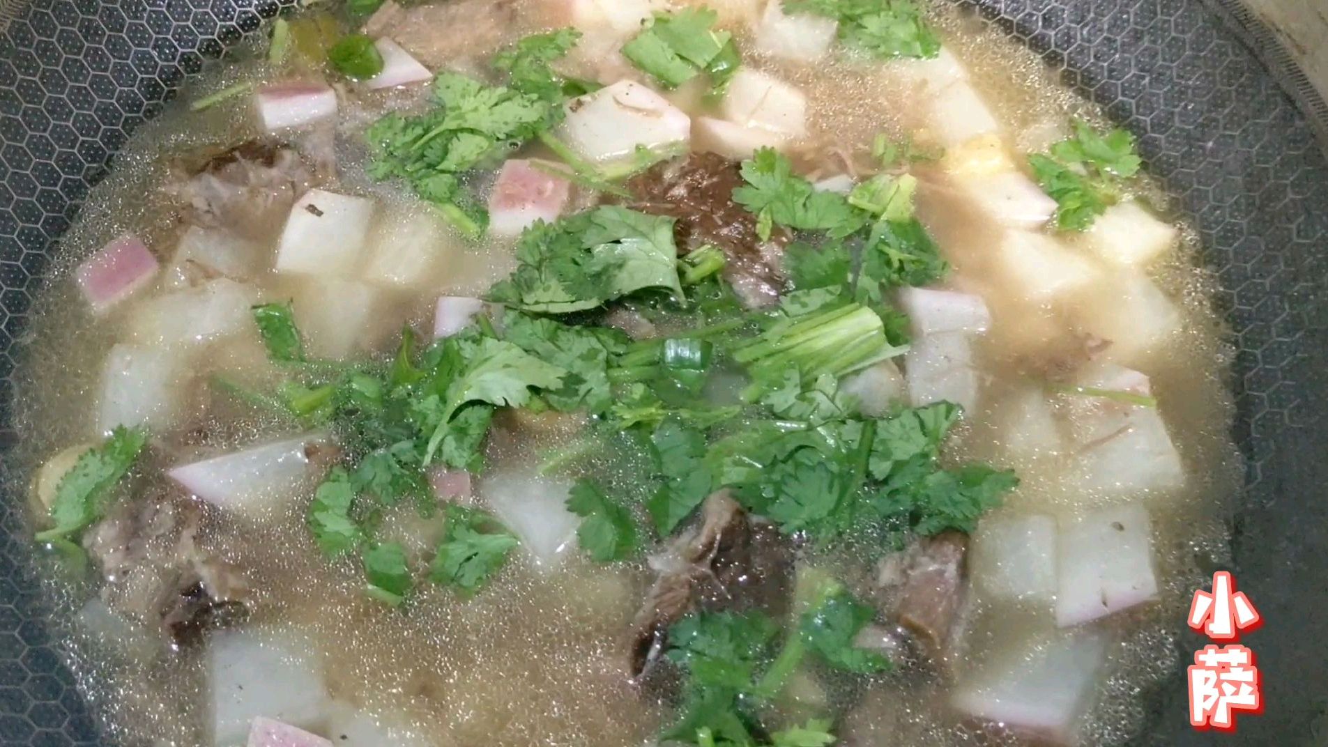 下雨天简单的家常菜,牛肉炖萝卜,土豆泥,大家都会做吧!