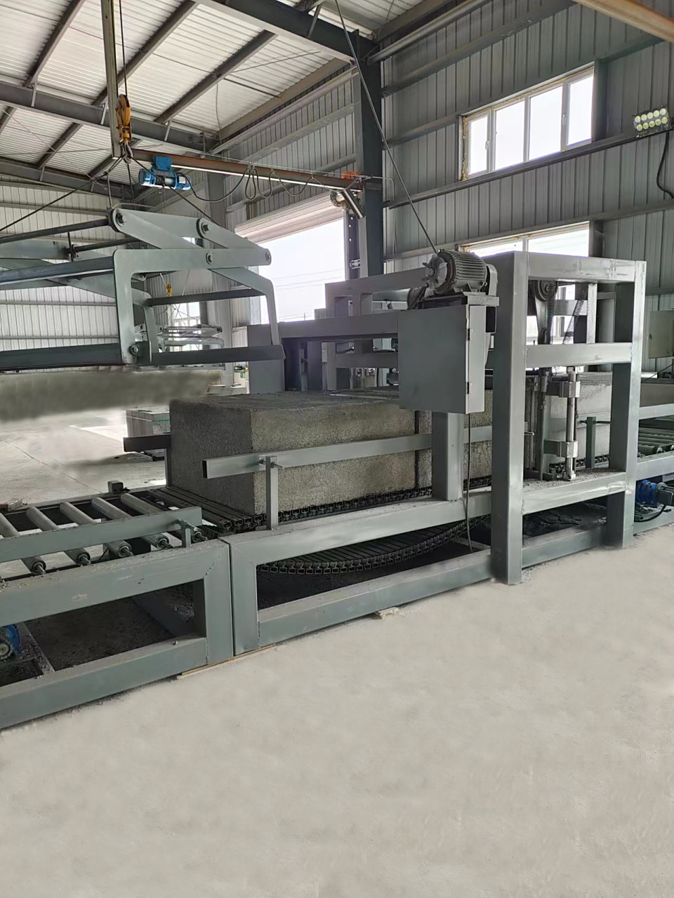 水泥发泡门芯板设备,匀质自保温砌块切割机,定制定制