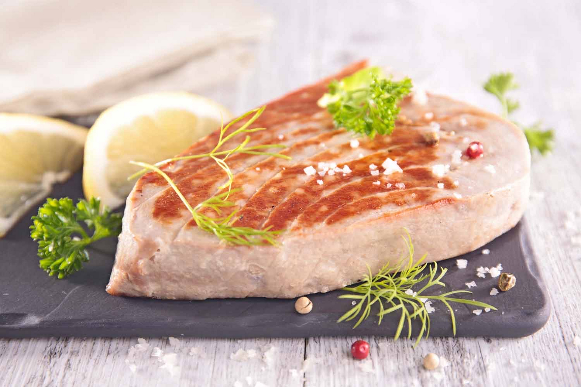 香煎金枪鱼  简单又美味的金枪鱼做法.