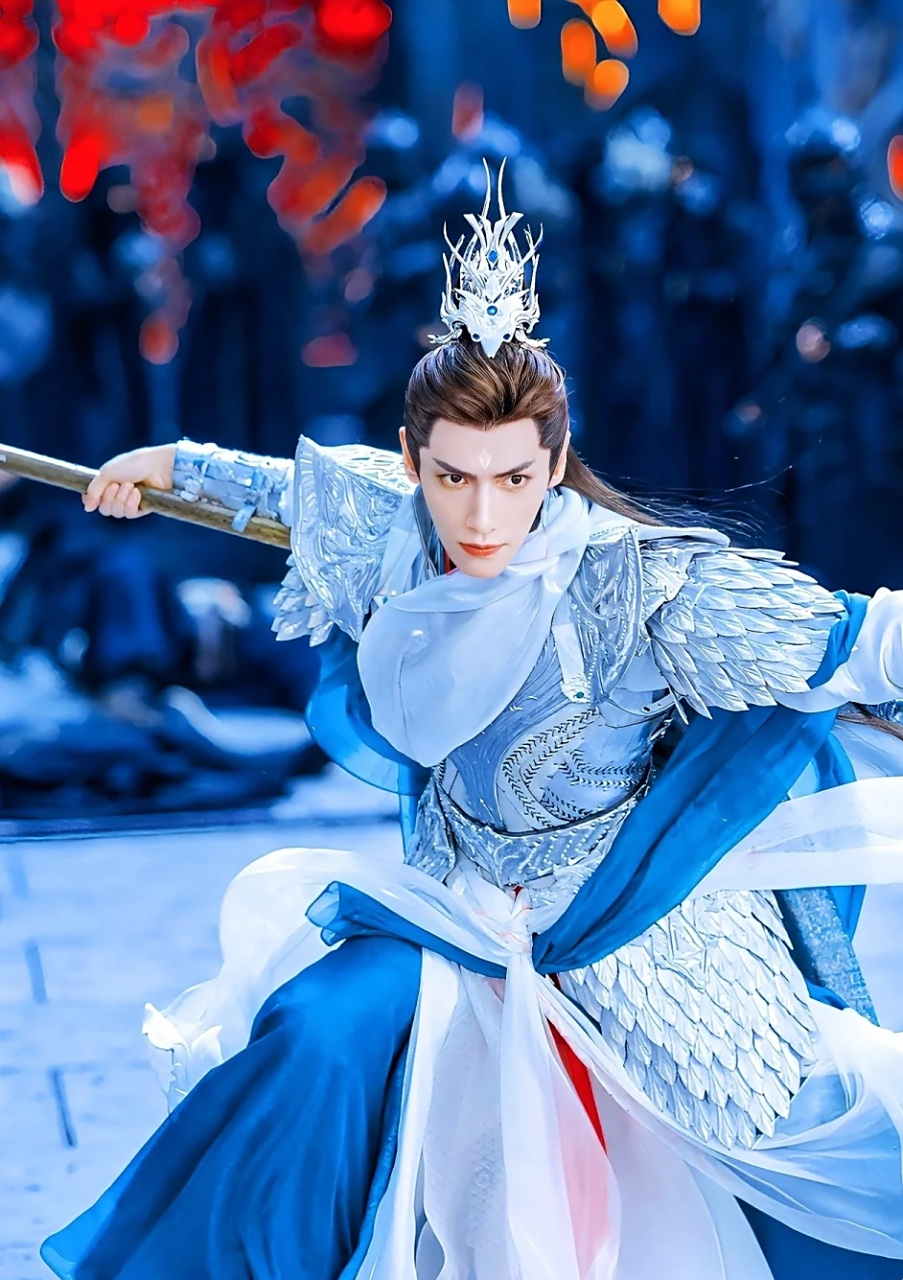 在长月烬明里最好看的就是这套蓝色盔甲,英明神武威武霸气的仙界战神!