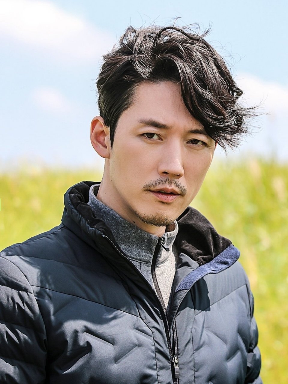 韩国实力派演员张赫将出演电影《江陵》,本月开拍.