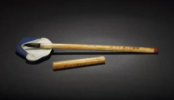 唐宋时期,毛笔的种类,名称颇多,诸如鸡距笔,散卓笔