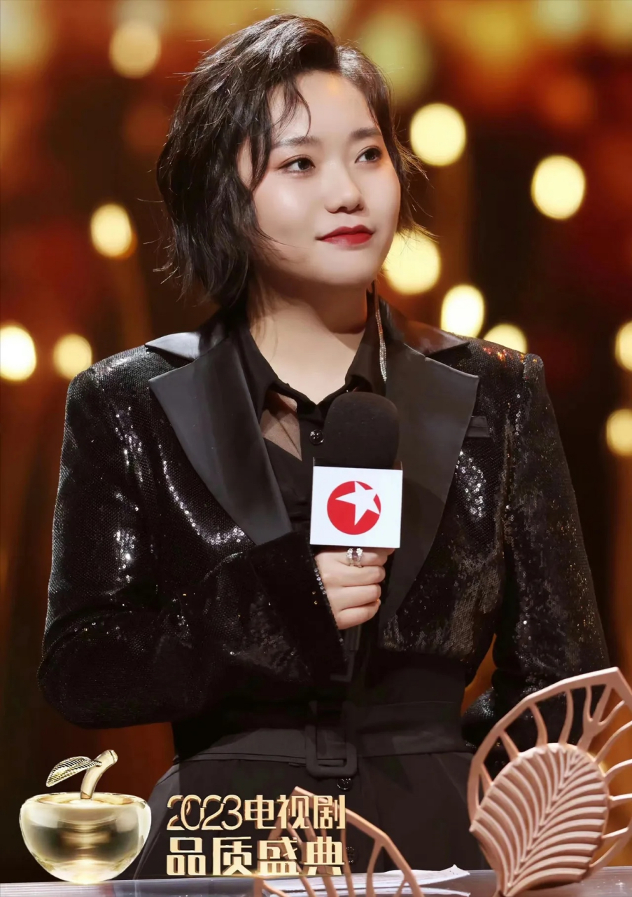 李雪琴精修图和生图