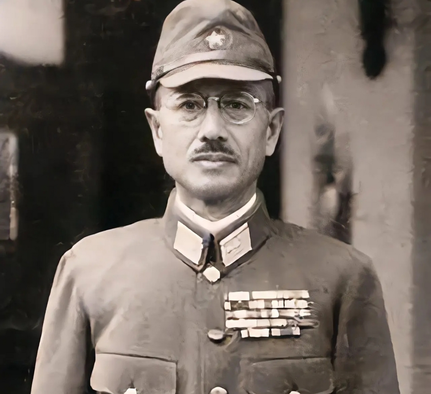 照片上这个日军禽兽军官,名叫田中久一.