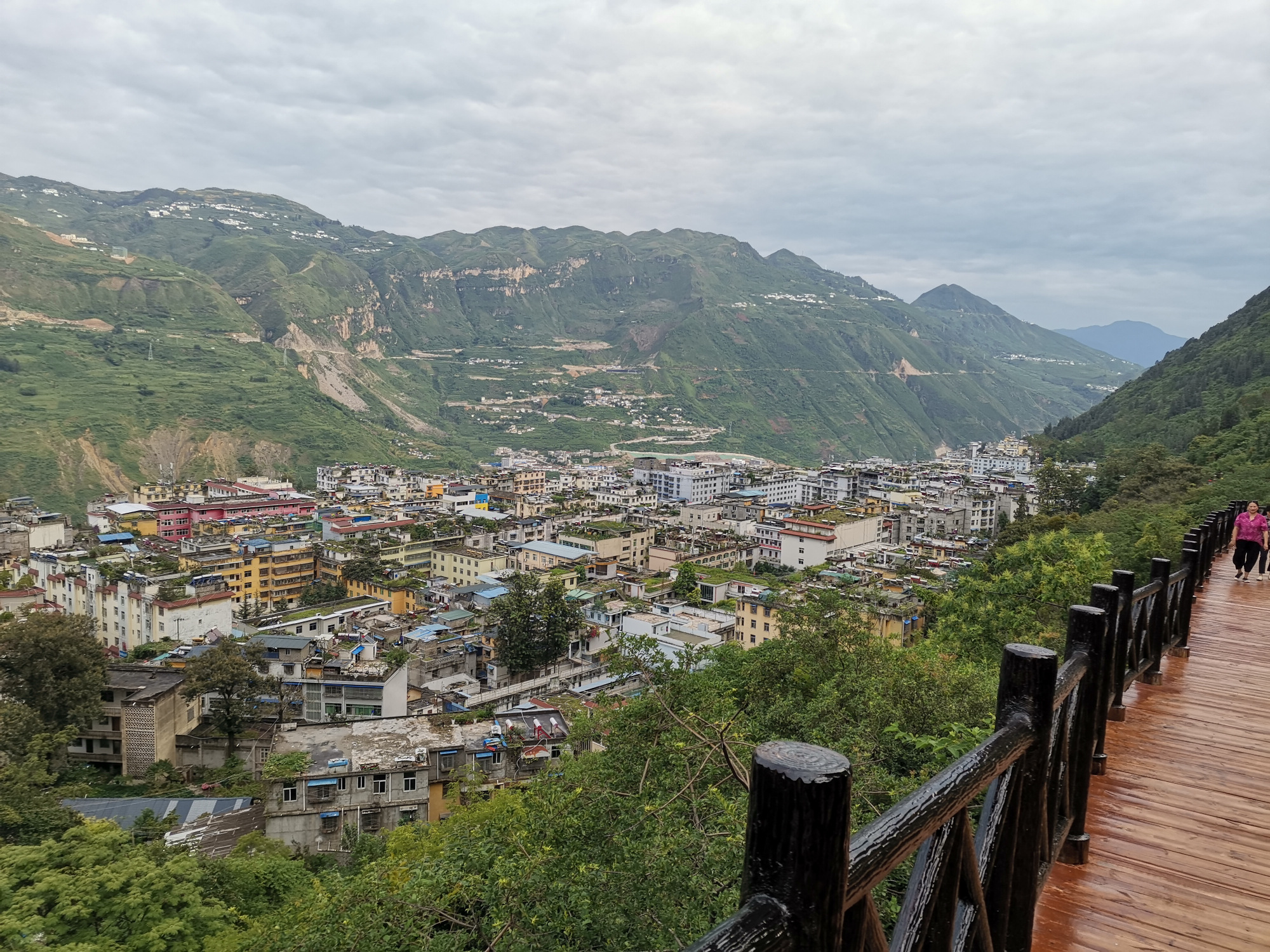 四川大凉山的县城好美