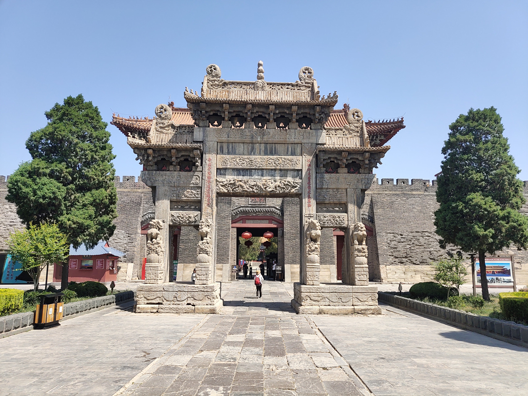 岱庙俗称东岳庙,位于山东省泰安市泰山南麓,创建于汉代,至唐时已