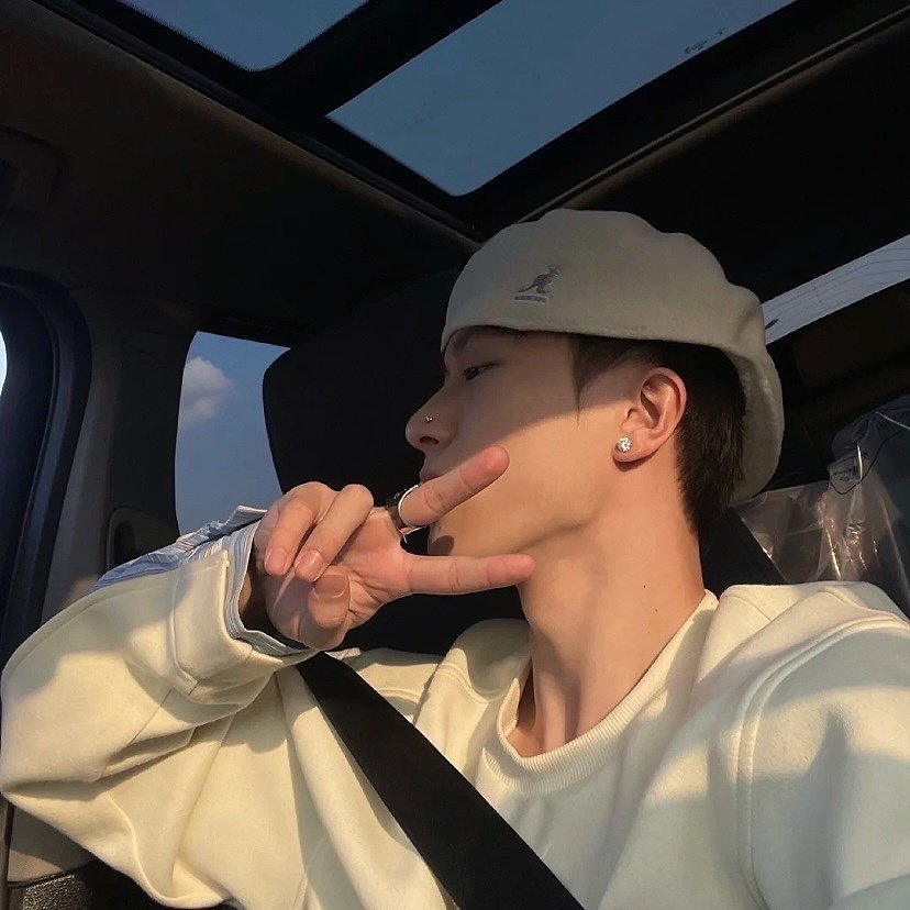 (帅气男头)月亮与雪色之间你是第三种艳色