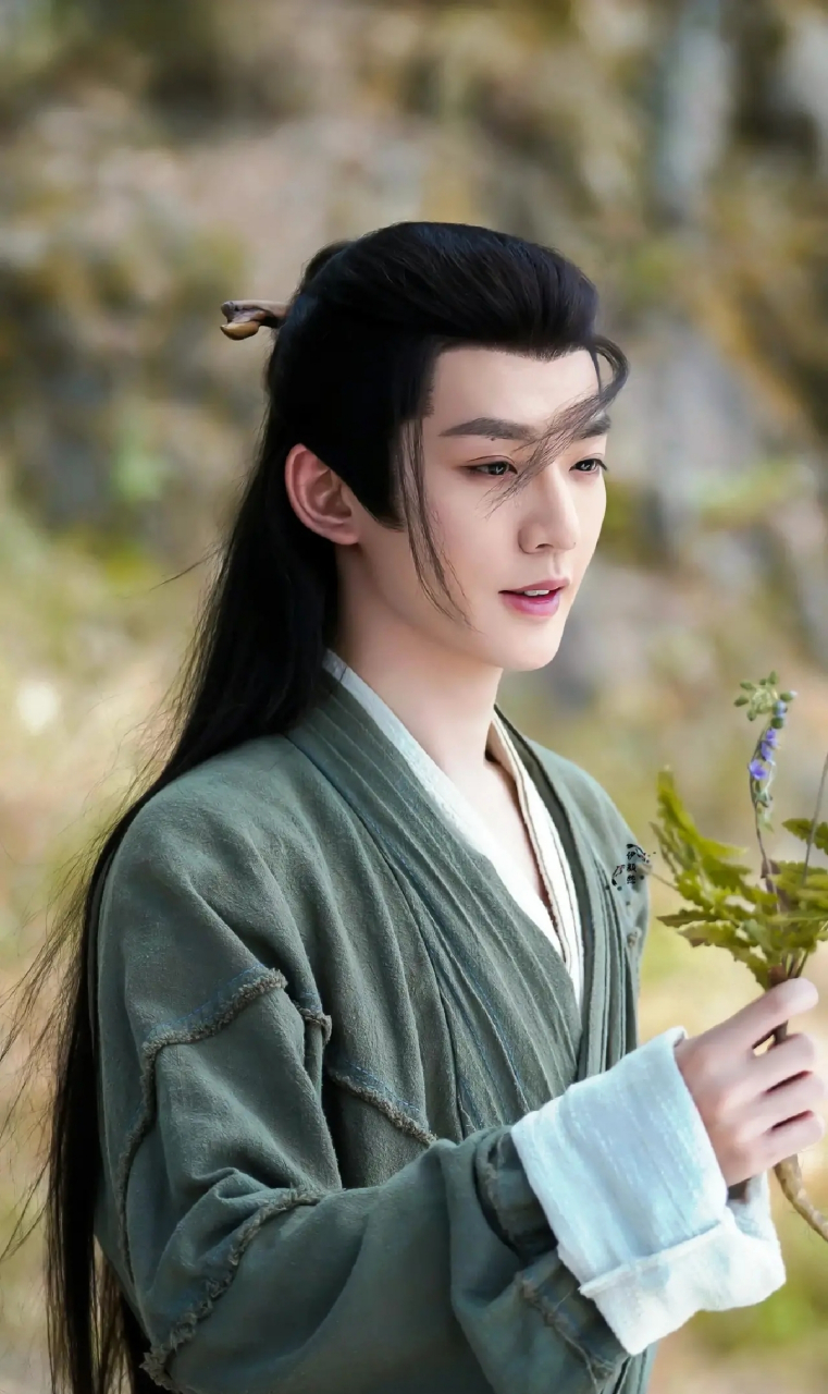 邓为,1995年2月26日出生于内蒙古呼和浩特市,中国内地男演员,毕业于