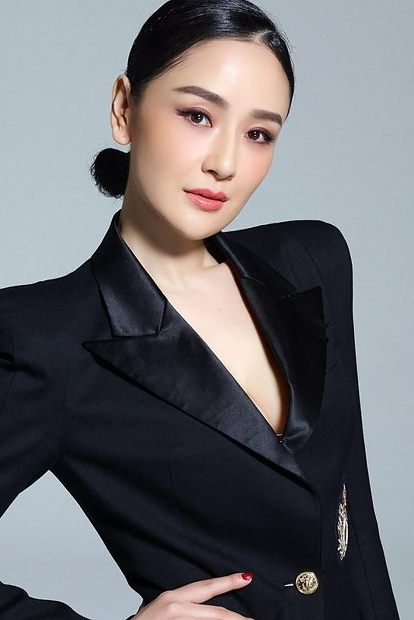 孙宁演技毋庸置疑,每一年都拍很多的影视剧上映,长相甜美,身材也是