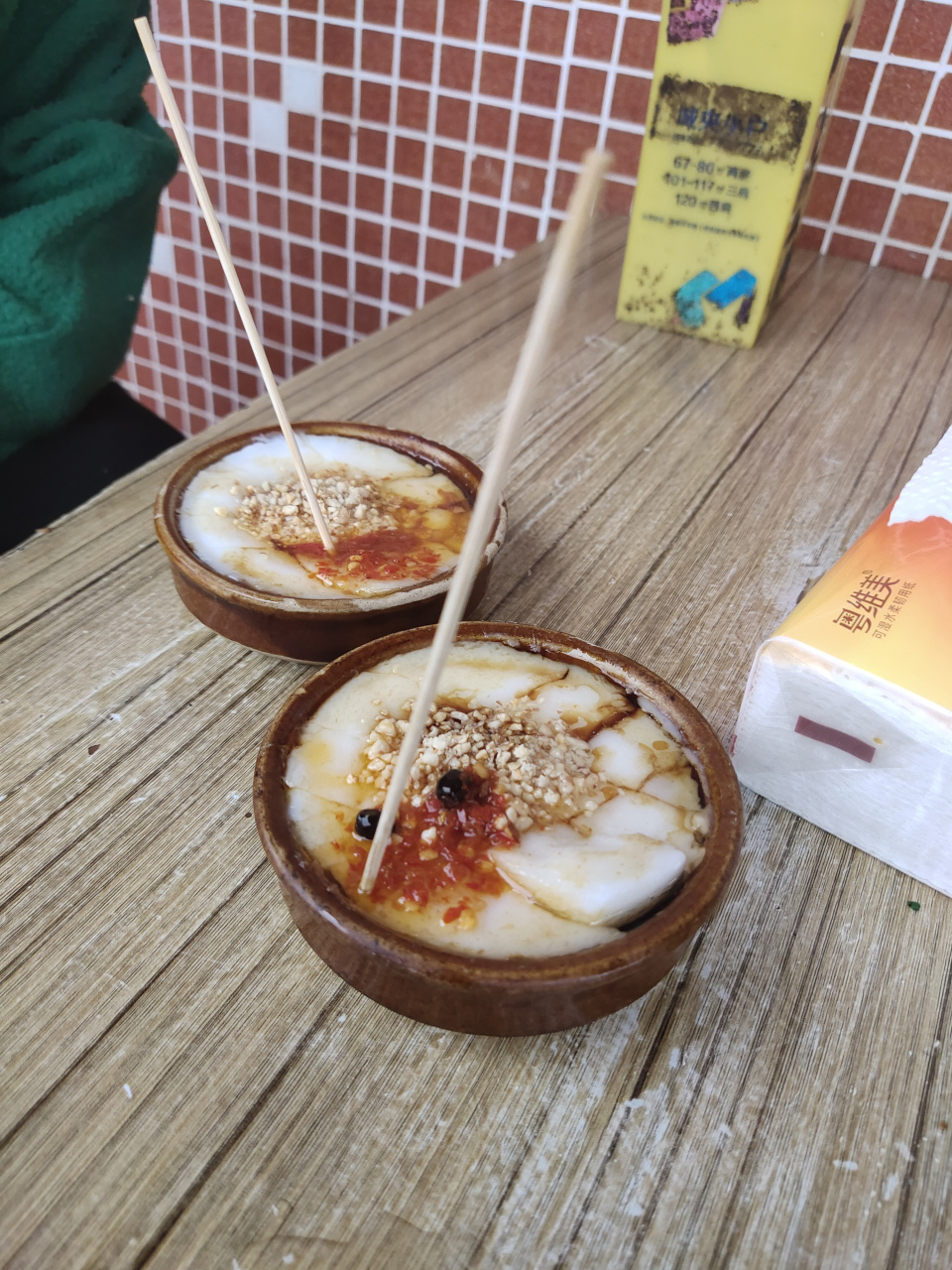 有吃过这个美食的吗 它叫做钵仔糕 是广东省阳春市的特色美食,吃起来