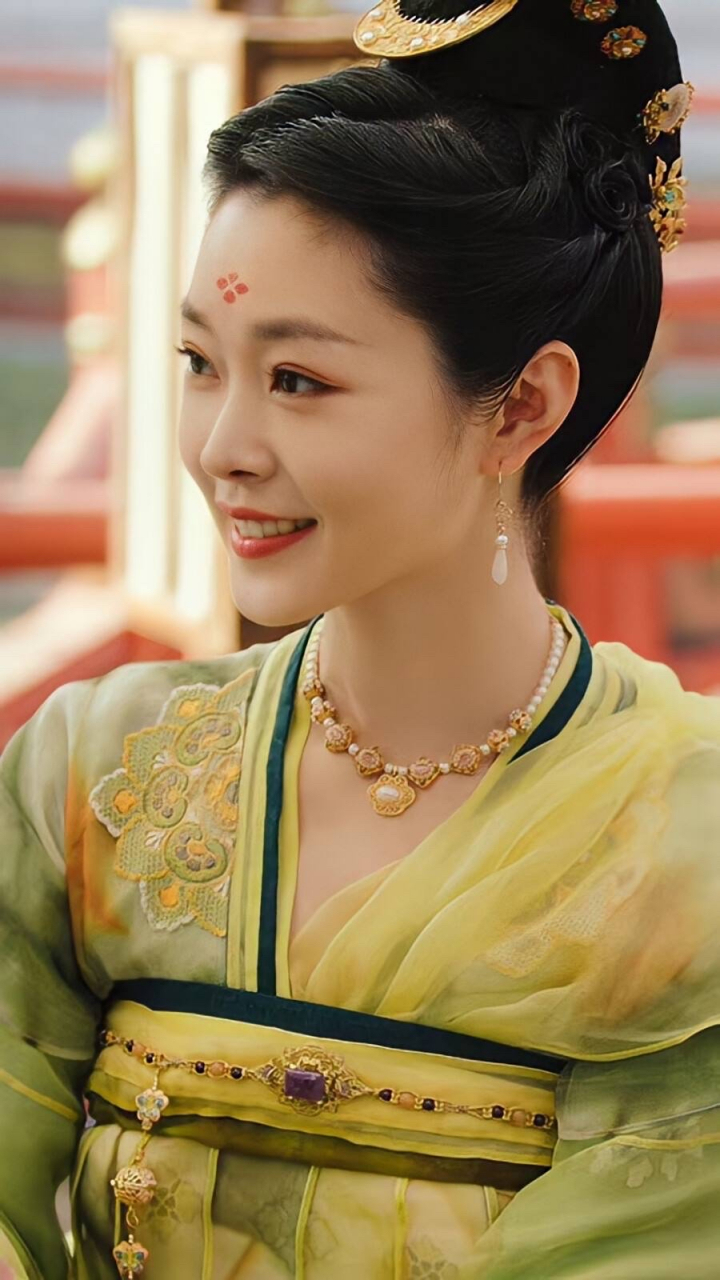 宋轶之柳然,古装悬疑剧《风起洛阳》中的名门望族河东柳氏之女,是个锲