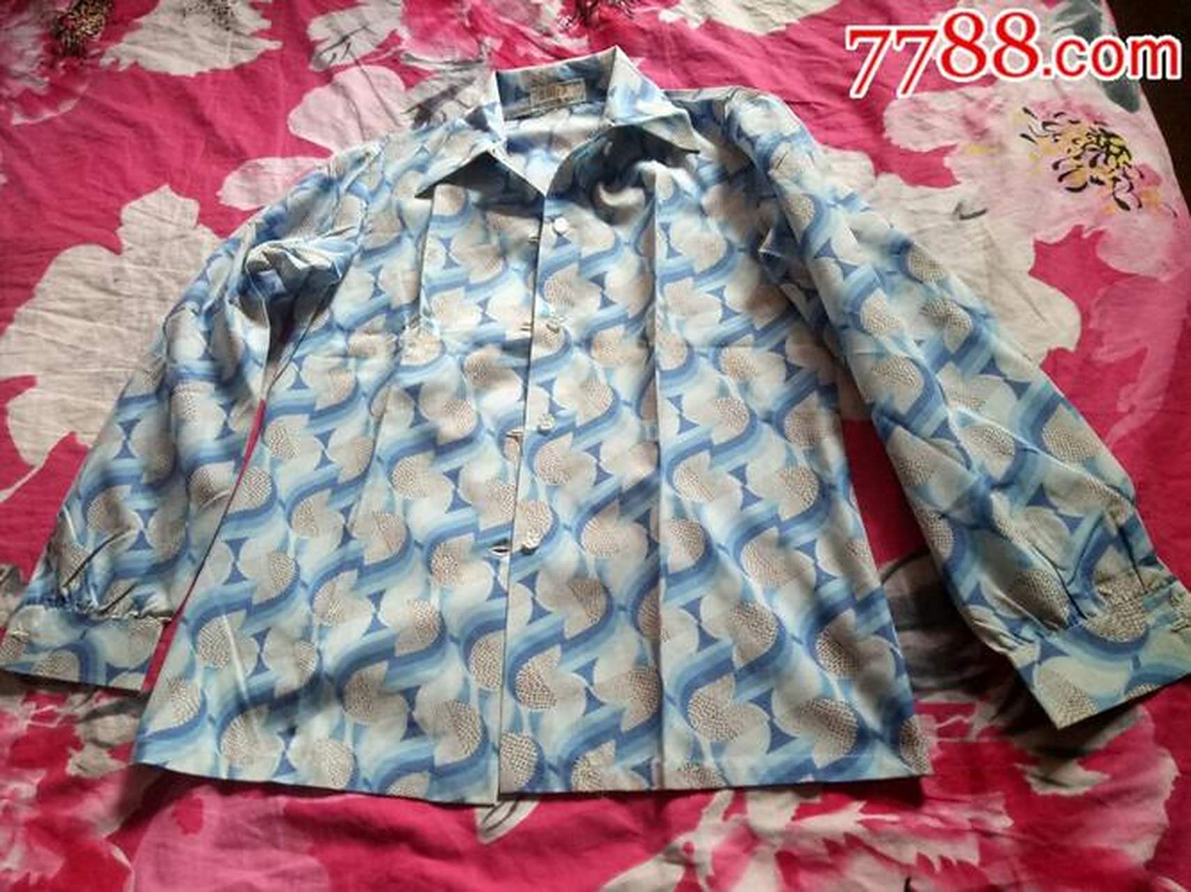 记得我很小的时候,也就是七八十年代的时候,市面上流行一种的确良布料