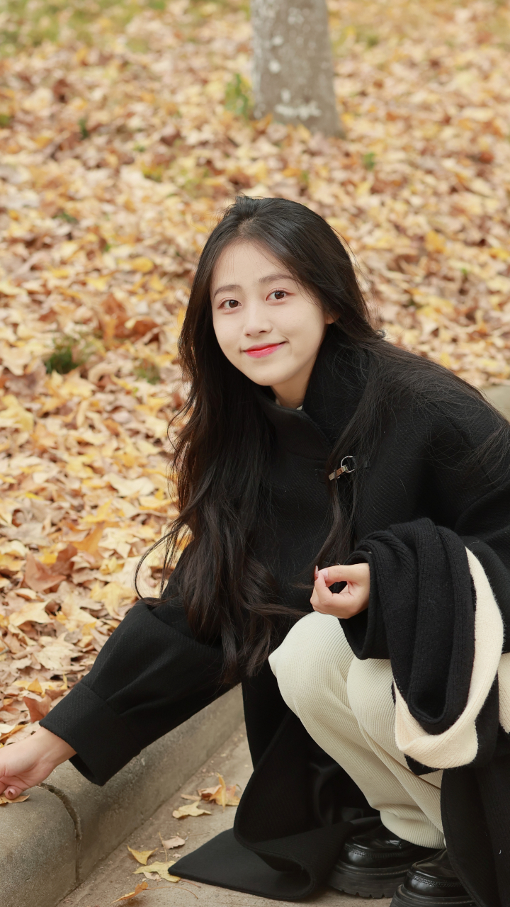 圆脸美女暖阳写真 出境:任万万