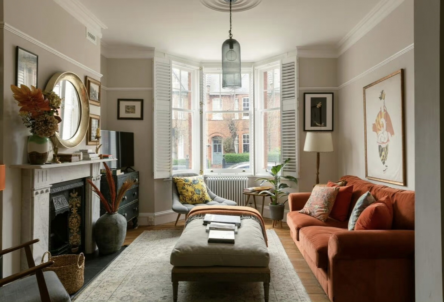 讲真,家居装饰中,彩色确实比大面积的纯色,看着更美更有艺术感,也更能