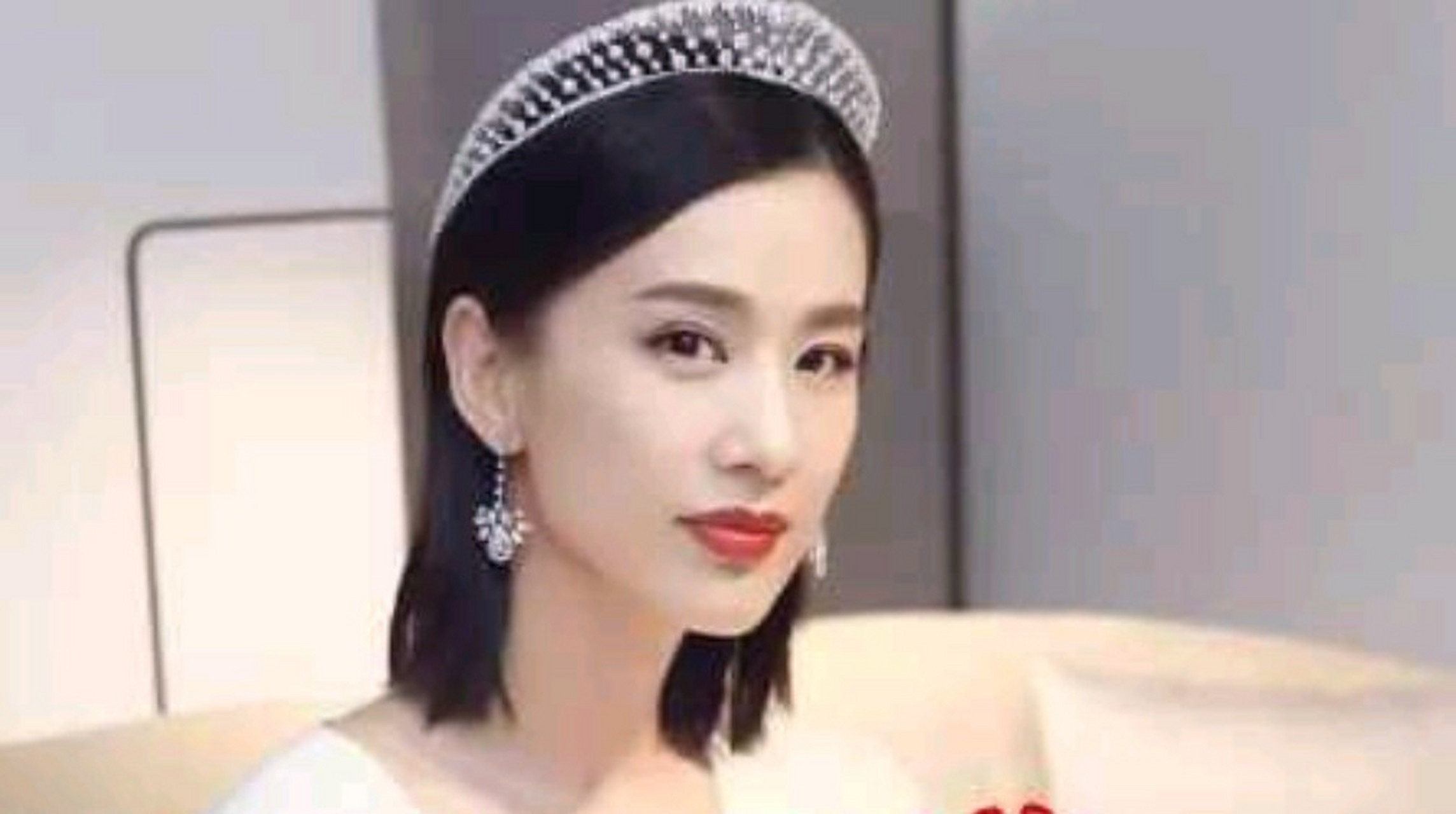 黄圣依当年是顶着"星女郎"的身份嫁给了富二代老公杨子,之后便过上