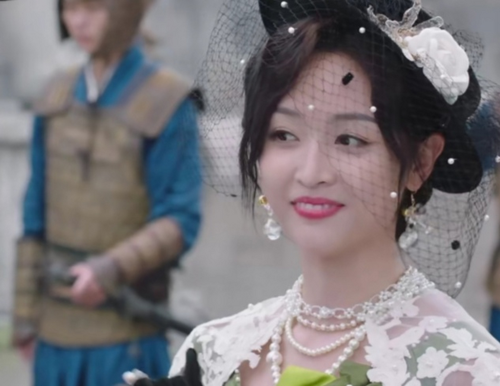 陈哲远这女装扮相比女主吴宣仪还好看[笑哭]