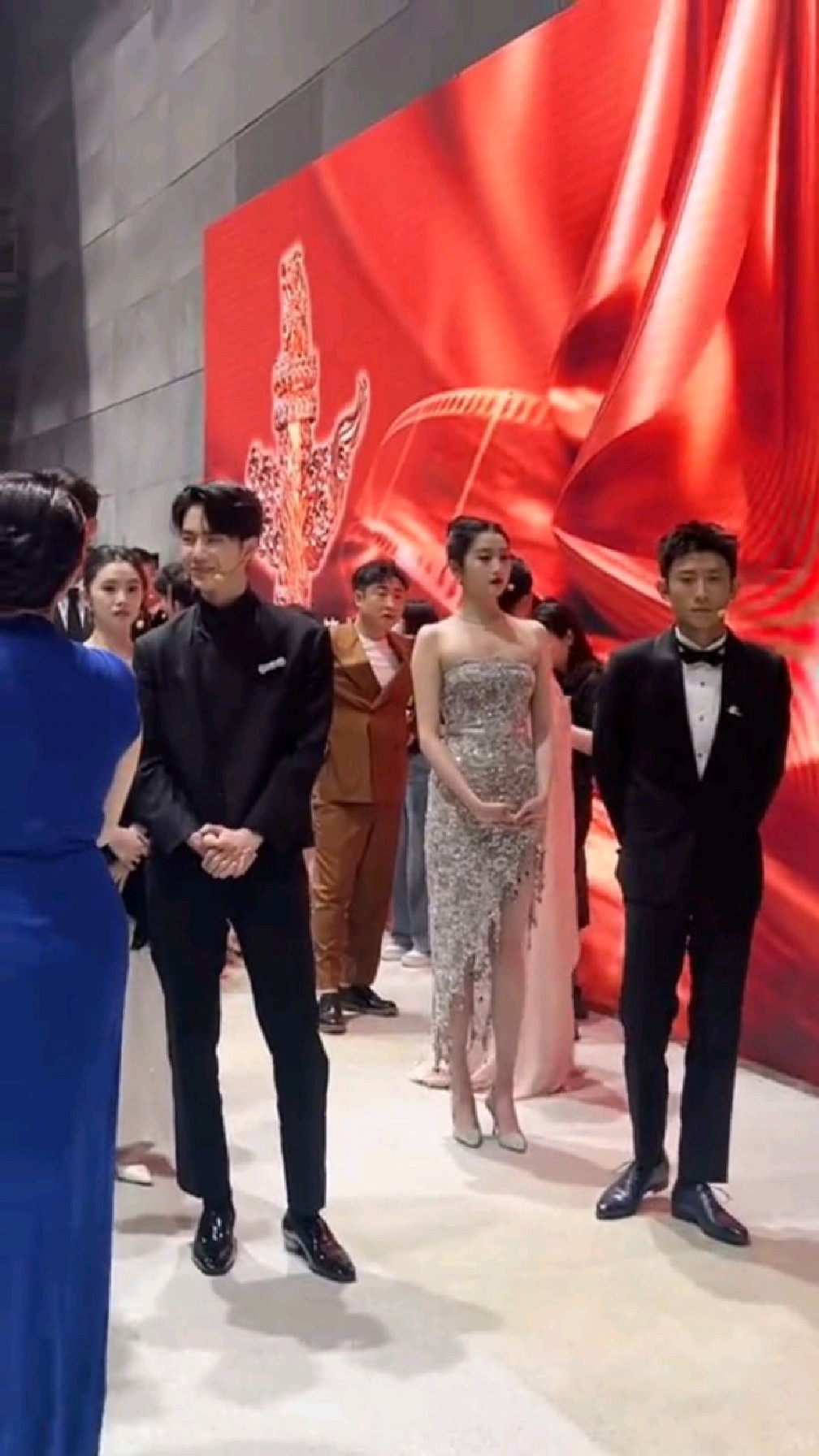 王一博 关晓彤,俊男靓女同框.