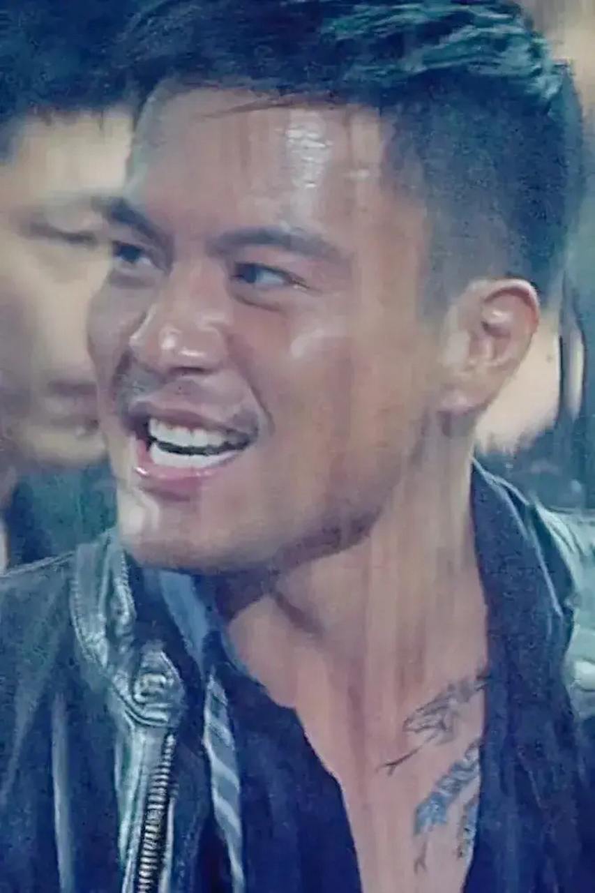 很有男人味的演员,可惜,一道伤疤影响了前途.