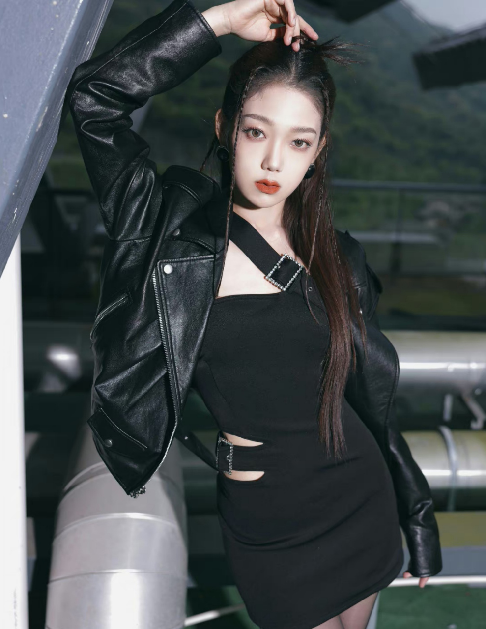 希林娜依高# 香艳迷人的暗夜玫瑰,香肩玉背,美腿玉足,甜美酷辣,性感
