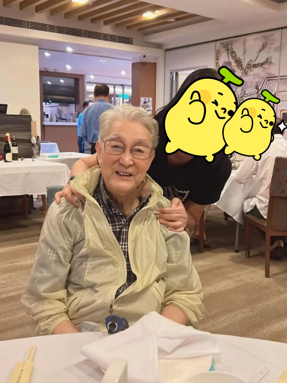 91岁tvb黄金配角周聪罕见露面,状态极好!