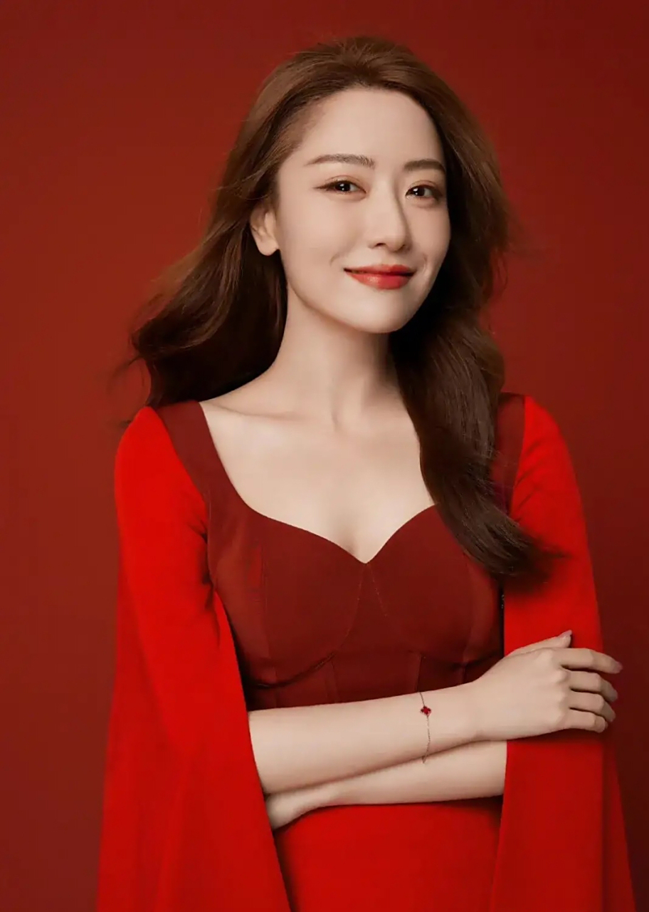 助我上热门# 俏丽唯美的白冰,天生丽质妩媚动人和精致的五官轮廓