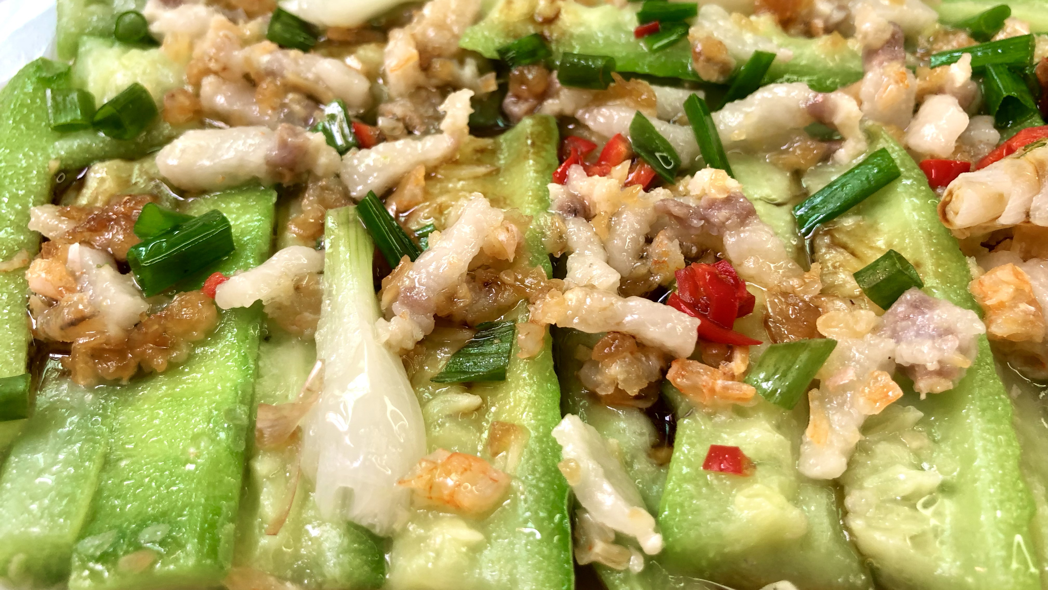 广东菜讲究原汁原味,大厨教你“清蒸丝瓜”,鲜香脆嫩又清淡美味