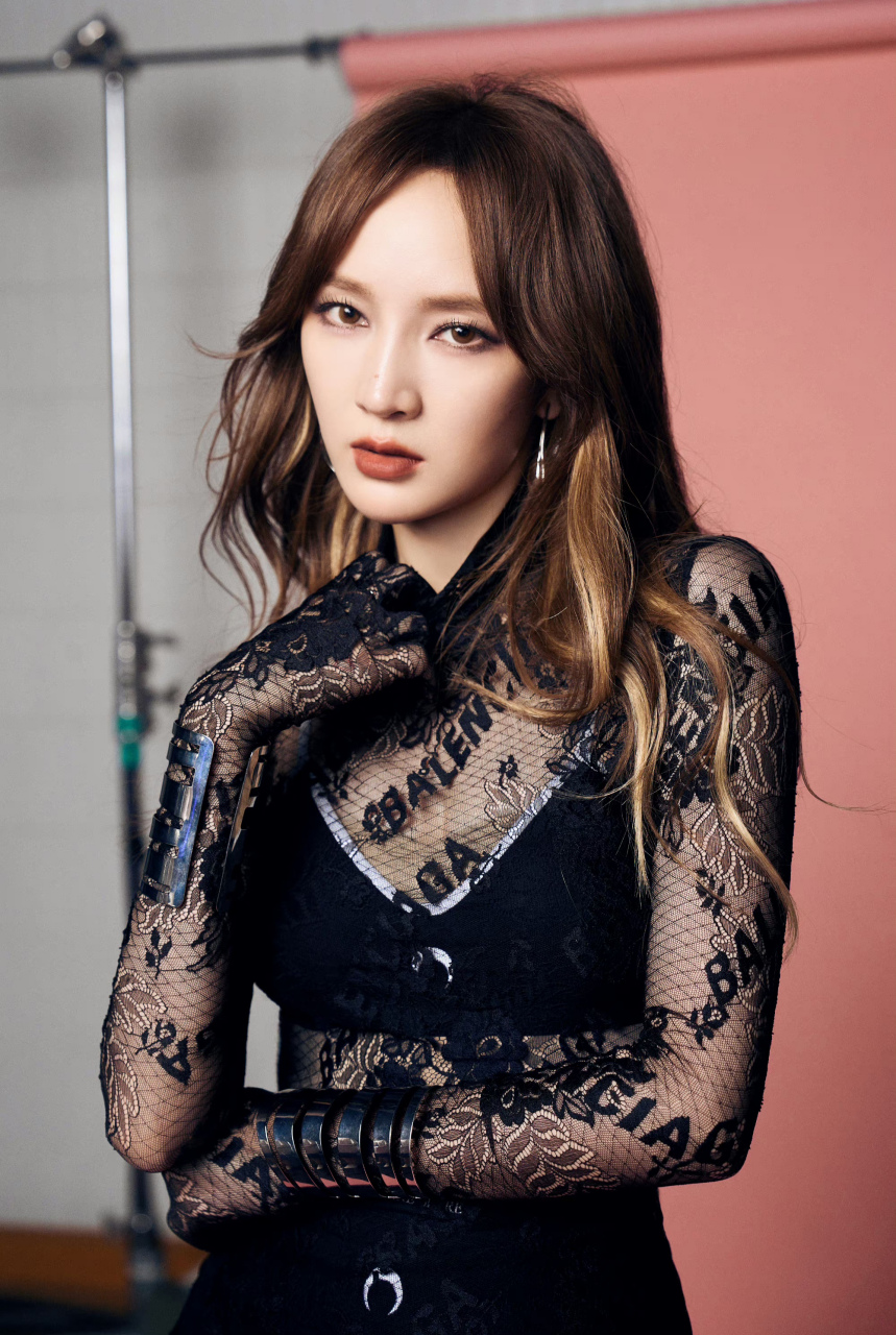 孟佳,透视裙造型  #心随星动