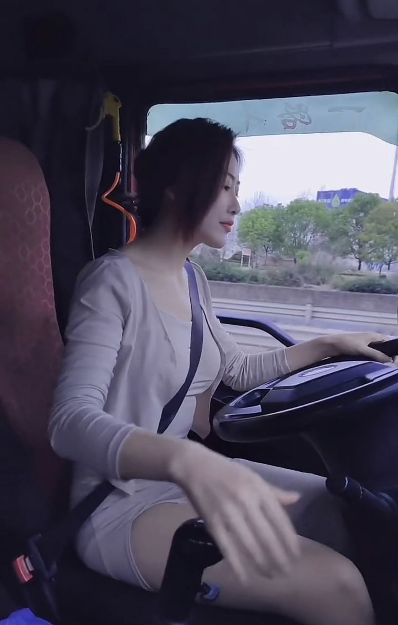 据说开大货车的女司机技术都是一流的,不知道你们体验过没?